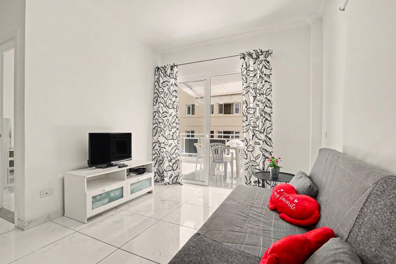 Entire apartment, Holiday accommodation "New 1-bedroom beach apartment"  in Los Cristianos, Arona