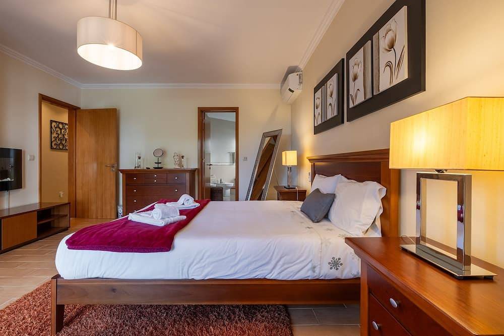 Description in São Miguel Island, Villa Franca Do Campo