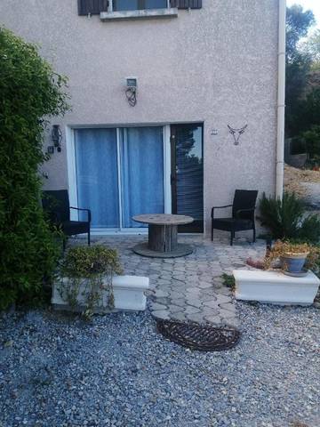 Gîte pour 2 personnes, avec terrasse et vue, animaux acceptés à Bellegarde