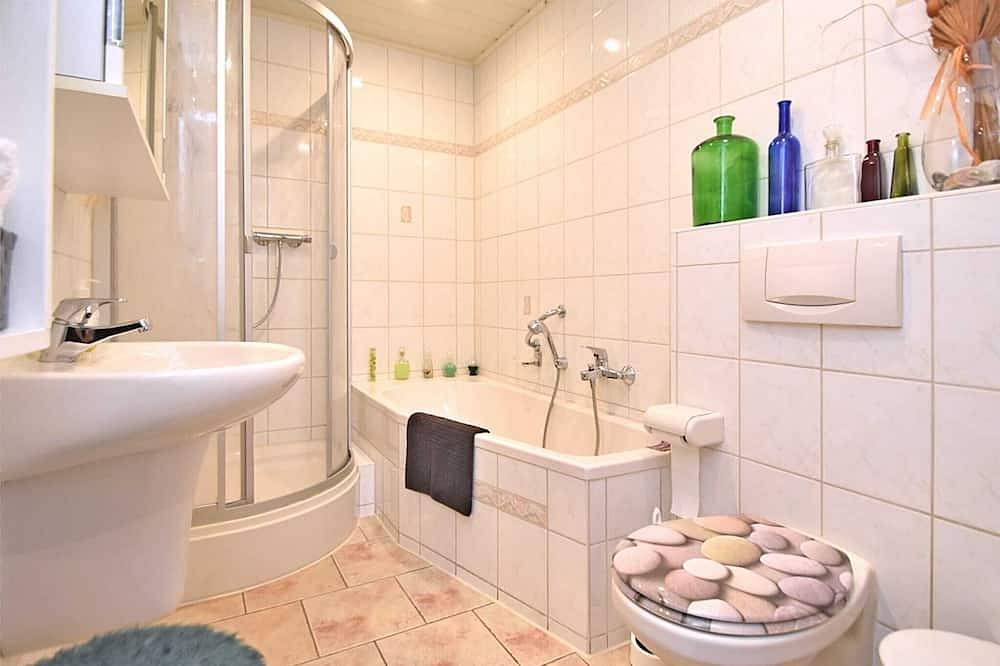 Ganze Wohnung, Helles Gartenapartment-Retreat in Friedrichroda, Gotha und Umgebung