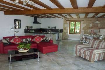 Gîte pour 4 personnes, avec terrasse ainsi que jardin et jacuzzi à Chasseneuil-sur-Bonnieure