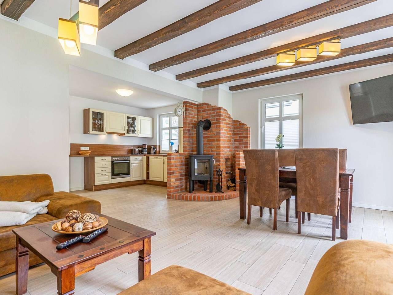 Ganze Ferienwohnung, Neu: Ferienhaus mit Kamin, 2 Bäder, 2 Sz - am Wasser - Komfort Appartement - Jasmund in Polchow, Glowe