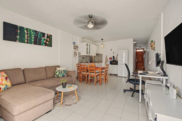 Appartement entier, Appartement de vacances 'Casa Cactus Tenerife' avec piscine, vue sur le Teide et climatisation in Callao de la Cochina (Arona), Arona