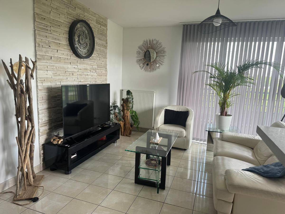 Appartement entier, Two-Bedroom Apartment in Ferrières-en-Brie, Seine-et-Marne