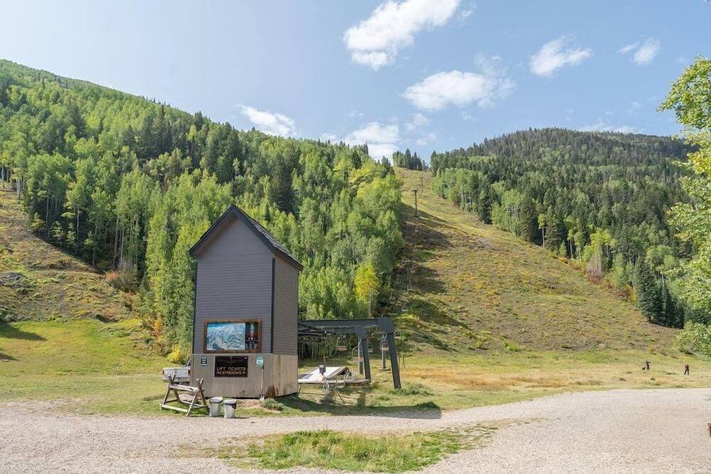Ganze Wohnung, Ski In, Ski Out Ferienwohnung Cimarron Lodge 31. Blick auf die Berge, beheizter Parkplatz, Whirlpools in Telluride, Telluride Ski Resort
