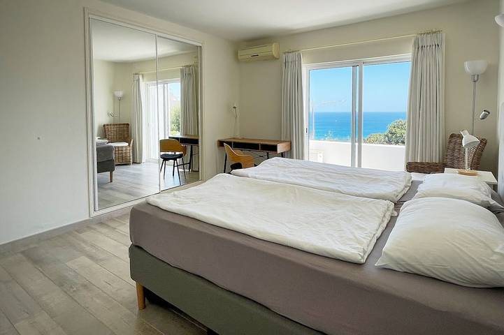Ganze Wohnung, Colina Mar, zu Fuß zum Strand, Meerblick in Salema, Budens