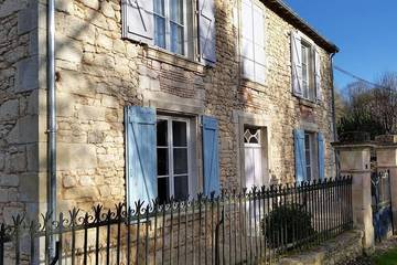 Gîte pour 10 personnes, avec jardin et piscine à Lurais