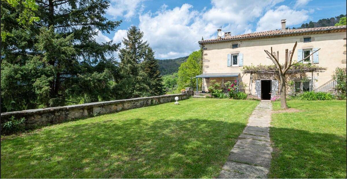 Loue maison en Ardeche dans un cadre magnifique in Rocher, Parc naturel régional des Monts d'Ardèche