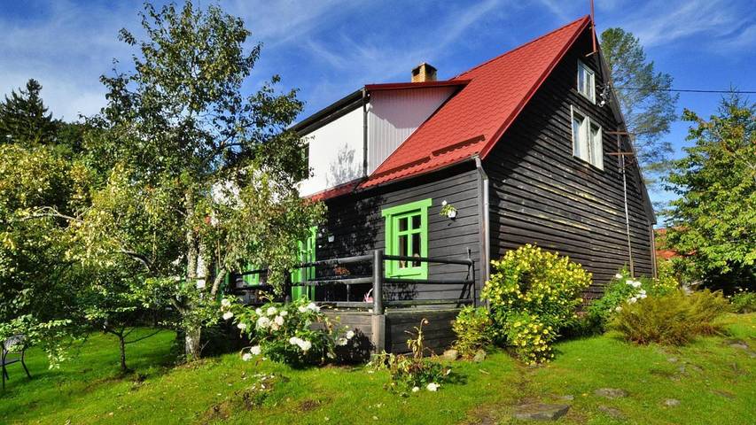 Villa for 30 people, with garden and pool as well as lake view and sauna, with pets in Poland