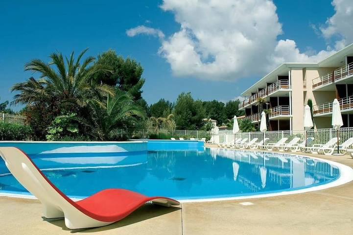 Ferienwohnung für 4 Personen, mit Pool und Terrasse sowie Garten in La Ciotat