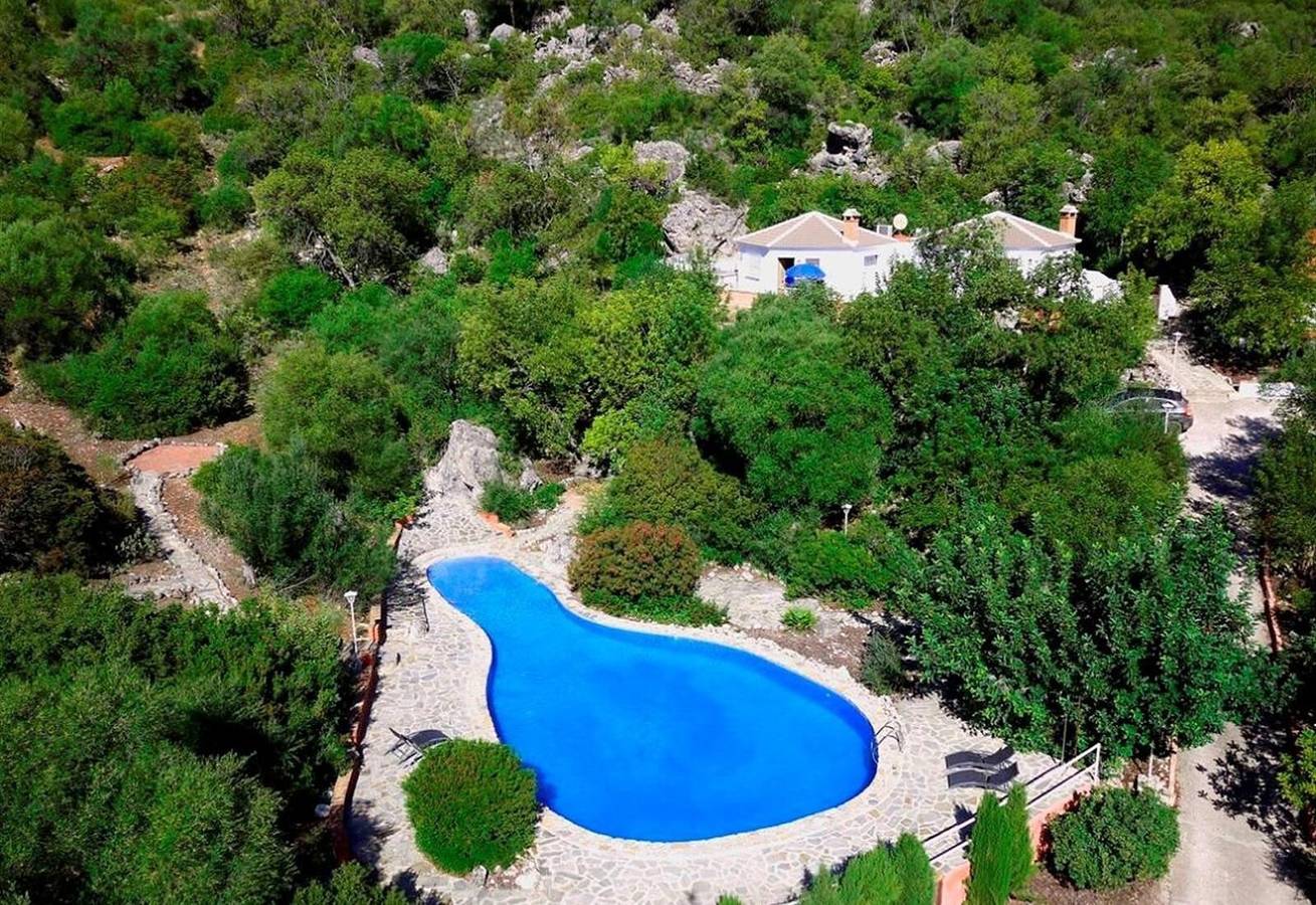 Estudio entero, "Paraíso Escondido 1" con vistas a la montaña, piscina, Wi-Fi y jardín in Montecorto, Andalucía