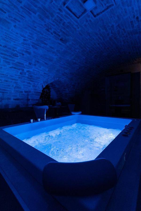 Casa vacanza per 2 persone, con sauna e idromassaggio, adatto a famiglie con bambini a Terlizzi