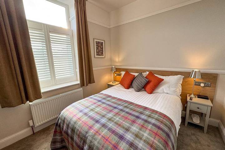 Ganze Wohnung, Located in the heart of Glossop in the High Peak, Westwood Boutique Aparthotel combines comfort with convenience. Set against the breathtaking backdrop of the Peak District. in Glossop, Derbyshire