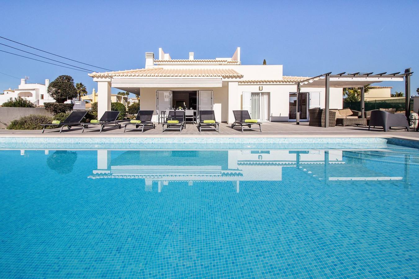 Villa für 8 Personen mit Terrasse in Estômbar, Lagoa