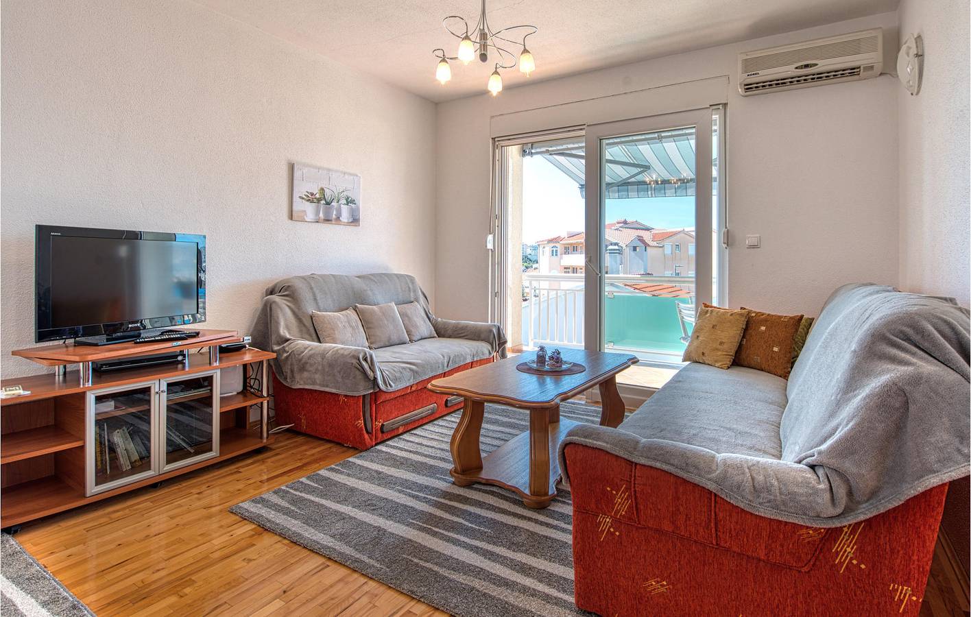 Ganze Ferienwohnung, Ferienwohnung für 4 Personen mit Terrasse in Okrug Gornji, Ciovo
