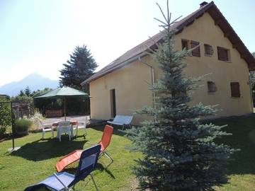 Gîte pour 5 personnes, avec jardin à Chabottes