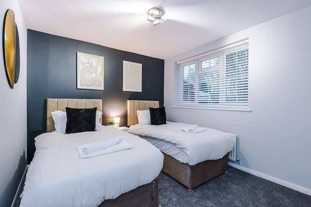 Stockport | Parking | Sleeps 5 in Stockport, Greater Manchester