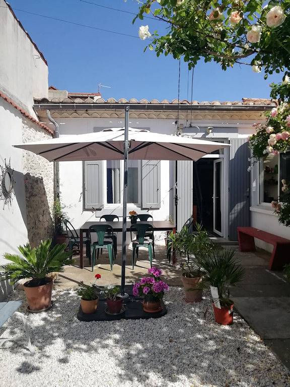 Gîte pour 4 personnes, avec terrasse et jardin à Nîmes - 2