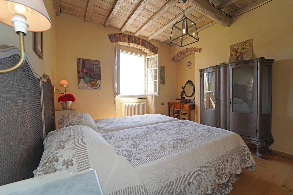 Villa Ambrosia 8P by Villasretreats w/pool A/C Bbq, Wifi, Sea View near 5Terre in La Spezia (Ville), La Spezia