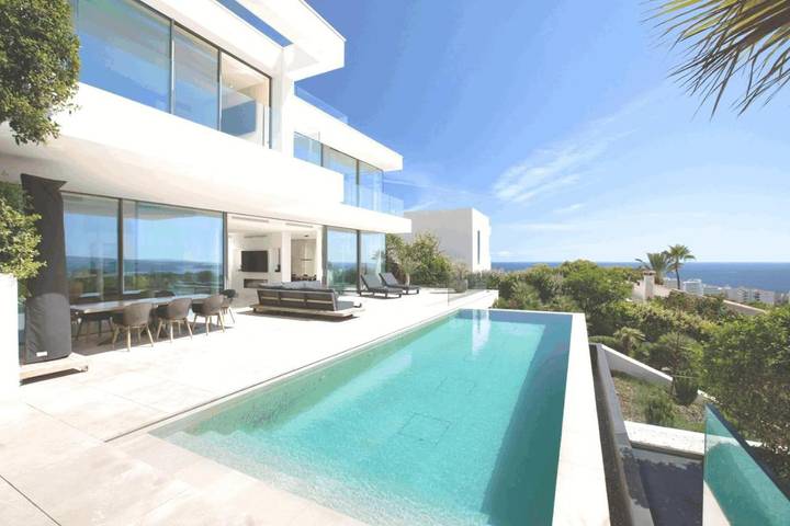 Ferienwohnung für 10 Personen, mit Balkon und Terrasse sowie Garten und Pool