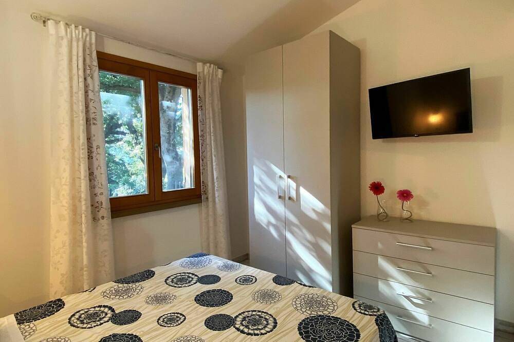 Atemberaubendes alleinstehendes Ferienhaus mit Klimaanlage,  W-Lan, Tv, Innenhof und Panoramablick in Castellina Marittima, Etruskische Küste