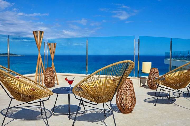 Hotel para 2 personas, con terraza y piscina - 1