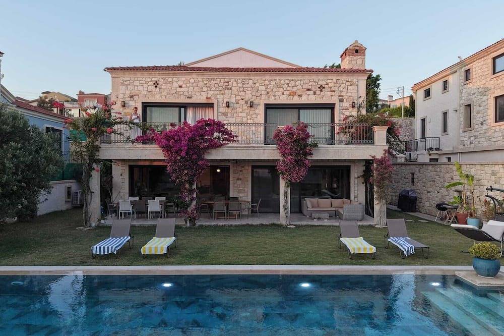 Villa Sunset Cesme for 10-12 persons with fireplace, 10 mins to Alacati, Cesme in Türkische Ägäis