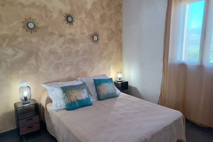 Appartement entier, Appart piscine chauffée, wifi, 2 chambres, clim, 7 min plage 1 min rivière in Galéria, Parc naturel régional de Corse