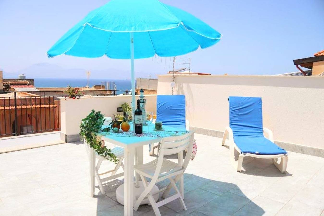 Appartement entier, Appartement 'Corallo - Casa Vacanze' avec vue sur la mer, Wi-Fi et climatisation in Balestrate, Province de Palerme