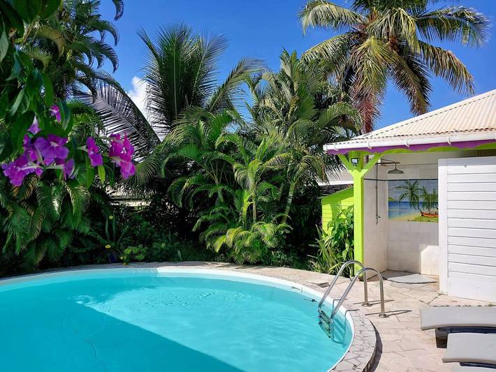 Gîte pour 4 personnes, avec piscine ainsi que jardin et terrasse