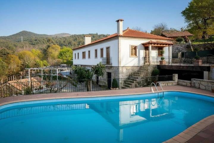 Location de vacances pour 8 personnes, avec piscine ainsi que vue et jardin dans Ponte da Barca - 3