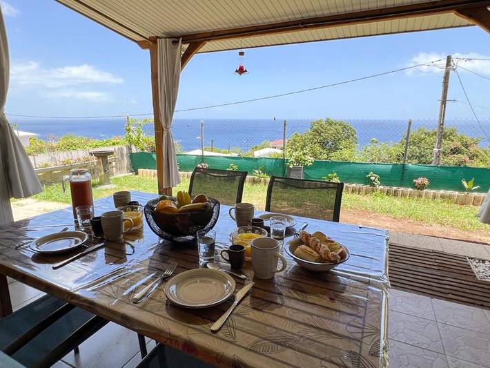 Location de vacances pour 4 personnes, avec terrasse ainsi que vue et jardin, animaux acceptés à Le Carbet