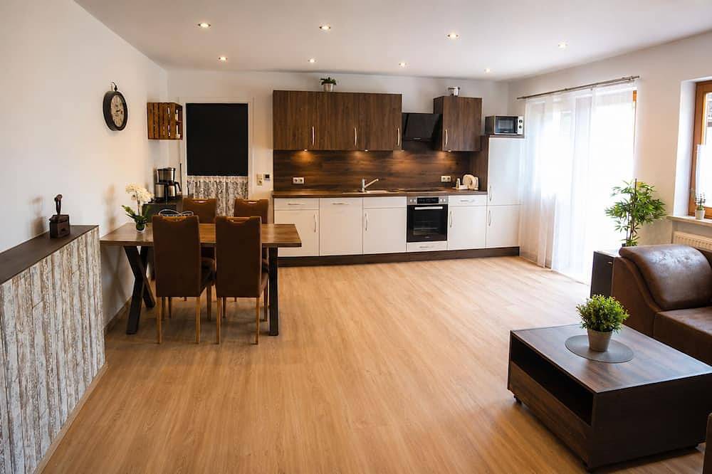 Ganze Wohnung, Rottaler Ferienhaus - Ferienwohnung \"Waldlichtung\" mit direktem Gartenzugang in Roßbach, Ostbayern