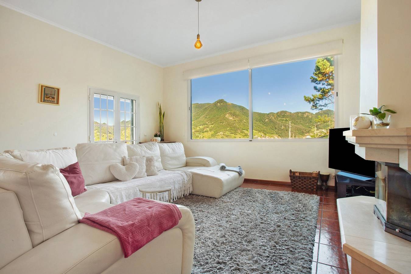 Casa de Férias 'Traveller's House' com Vista para a Montanha, Piscina Partilhada e Wi-Fi in Machico, Madeira