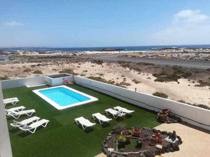 Apartamento para 2 personas, con terraza además de piscina y vistas en Los Lagos
