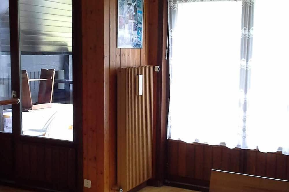 Appartement entier, A 12 km d'Evian appt calme avec balcon sud au centre stat de Thollon in Thollon-les-Mémises, Région de Thonon-les-Bains