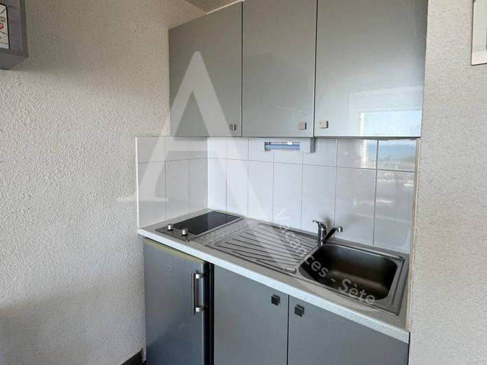 Gîte pour 4 personnes, avec terrasse dans Plage de La Corniche - 4