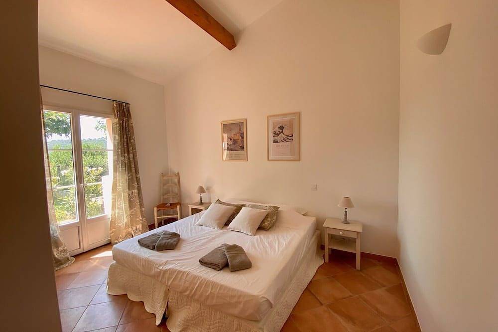 Villa Rose im Herzen des Hügels von Ramatuelle, großer gesicherter Swimmingpool in Ramatuelle, Mittelmeerküste (Frankreich)