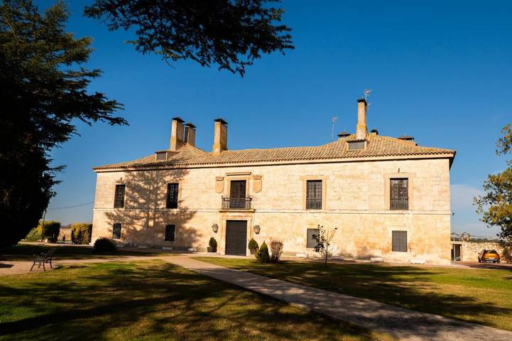 Casa rural para 2 personas, con Terraza además de Jardín y Piscina en La Horra
