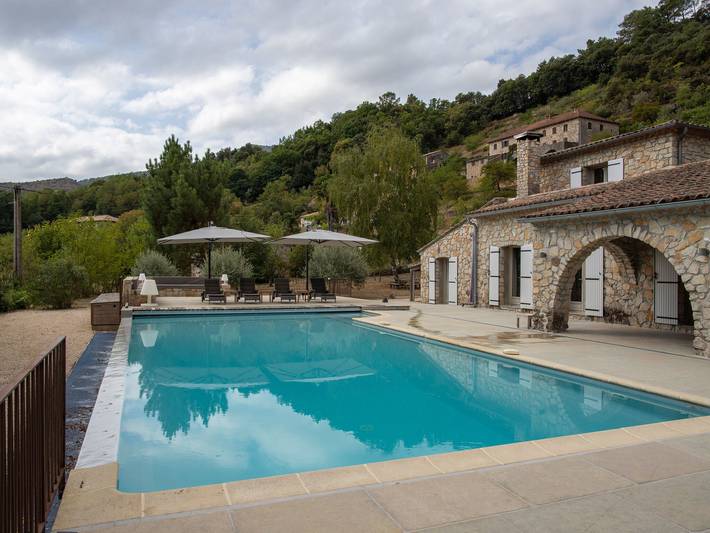 Location de vacances pour 7 personnes, avec Jardin et Piscine à Les Salelles