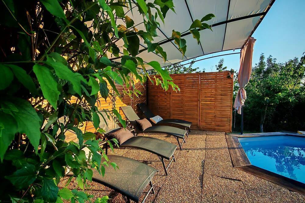 Évasion en pleine nature-piscine&jacuzzi privés, vue surprenante,havre de paix!! in Toudon, Région de Nice