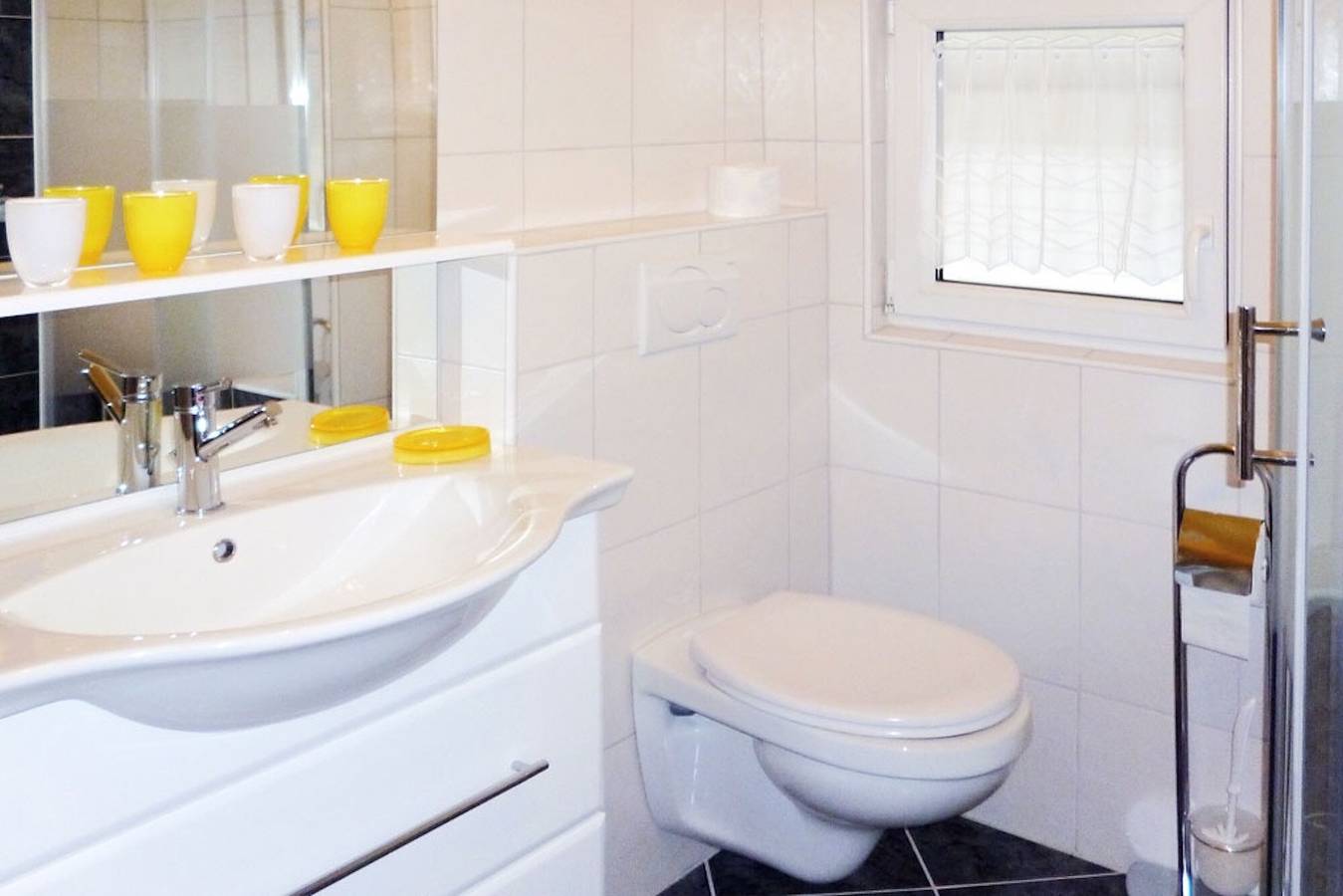Ganze Wohnung, Gemütliches Urlaubsdomizil in zentraler aber ruhiger Lage - Haus Bauer Ferienwohnung 1  in Wasserburg (Bodensee), Bayerisch Schwaben