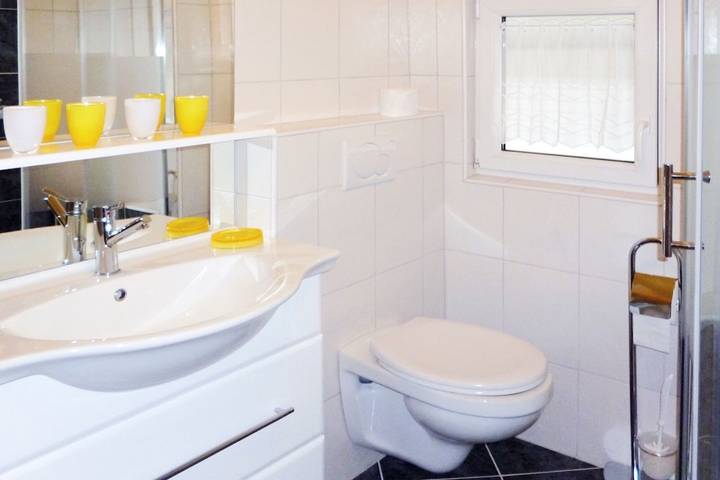 Ganze Wohnung, Gemütliches Urlaubsdomizil in zentraler aber ruhiger Lage - Haus Bauer Ferienwohnung 1 in Wasserburg (Bodensee), Bayerisch Schwaben
