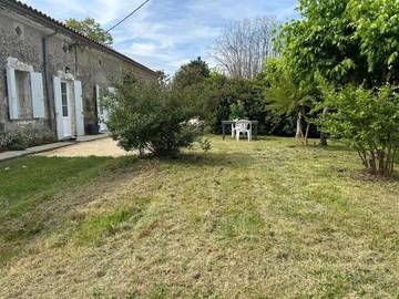 Gîte pour 13 personnes, avec jardin, animaux acceptés à Saint-Sernin