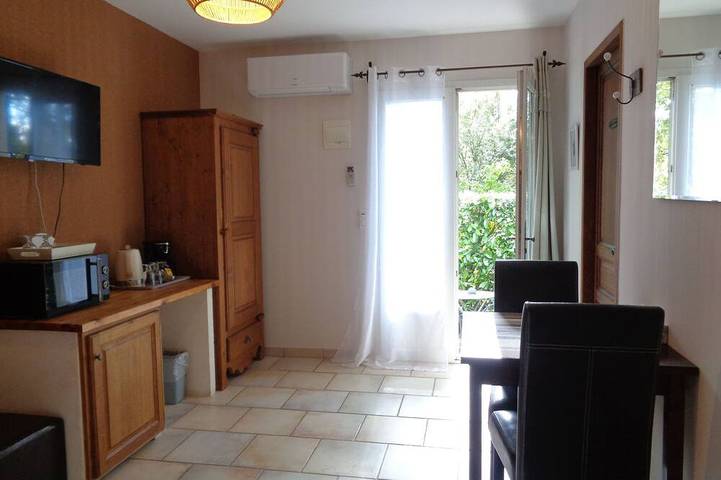 Maison d’hôte pour 2 personnes, avec jardin à Lacoste - 2