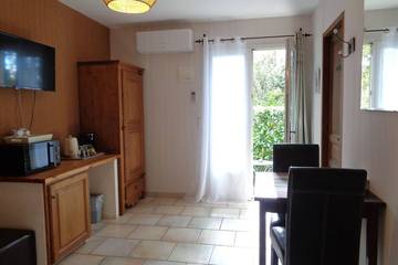 Gîte pour 2 Personnes dans Lacoste, Parc naturel régional du Luberon, Photo 1