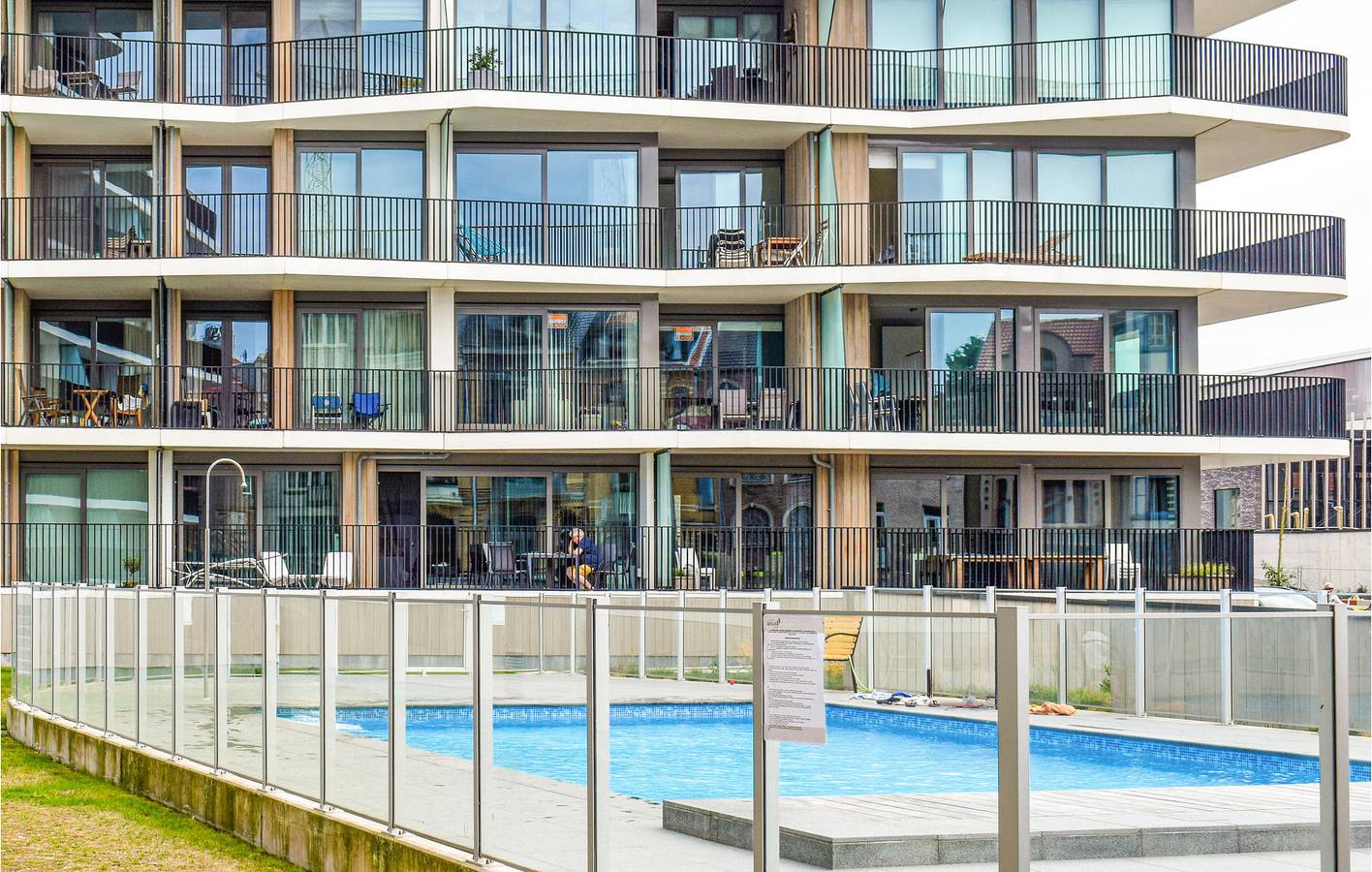 Geheel vakantieappartement, Vakantieappartement voor 4 personen met zwembad in Stad Oostende, Oostende