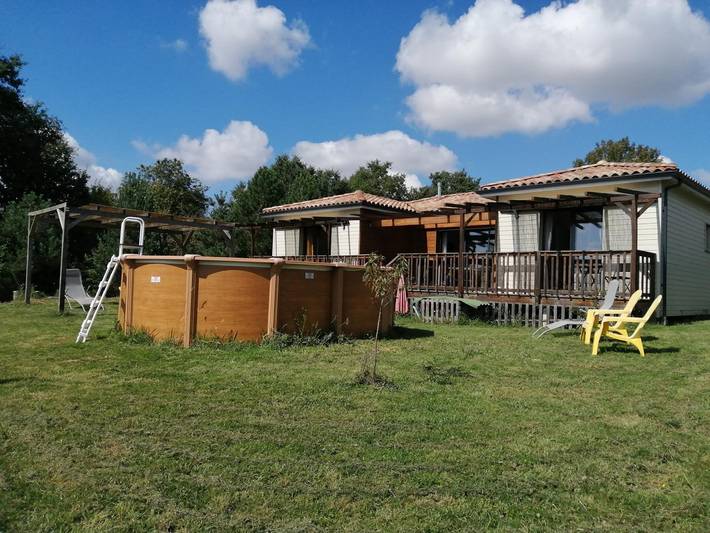 Gîte pour 7 personnes, avec Terrasse ainsi que Jardin et Piscine dans Auradé