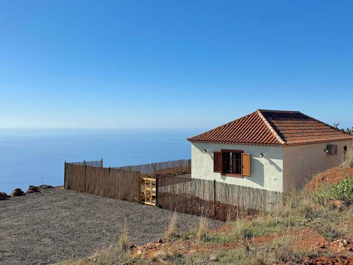 Ferienhaus für 2 Personen, mit Terrasse und Ausblick sowie Pool und Garten - 1