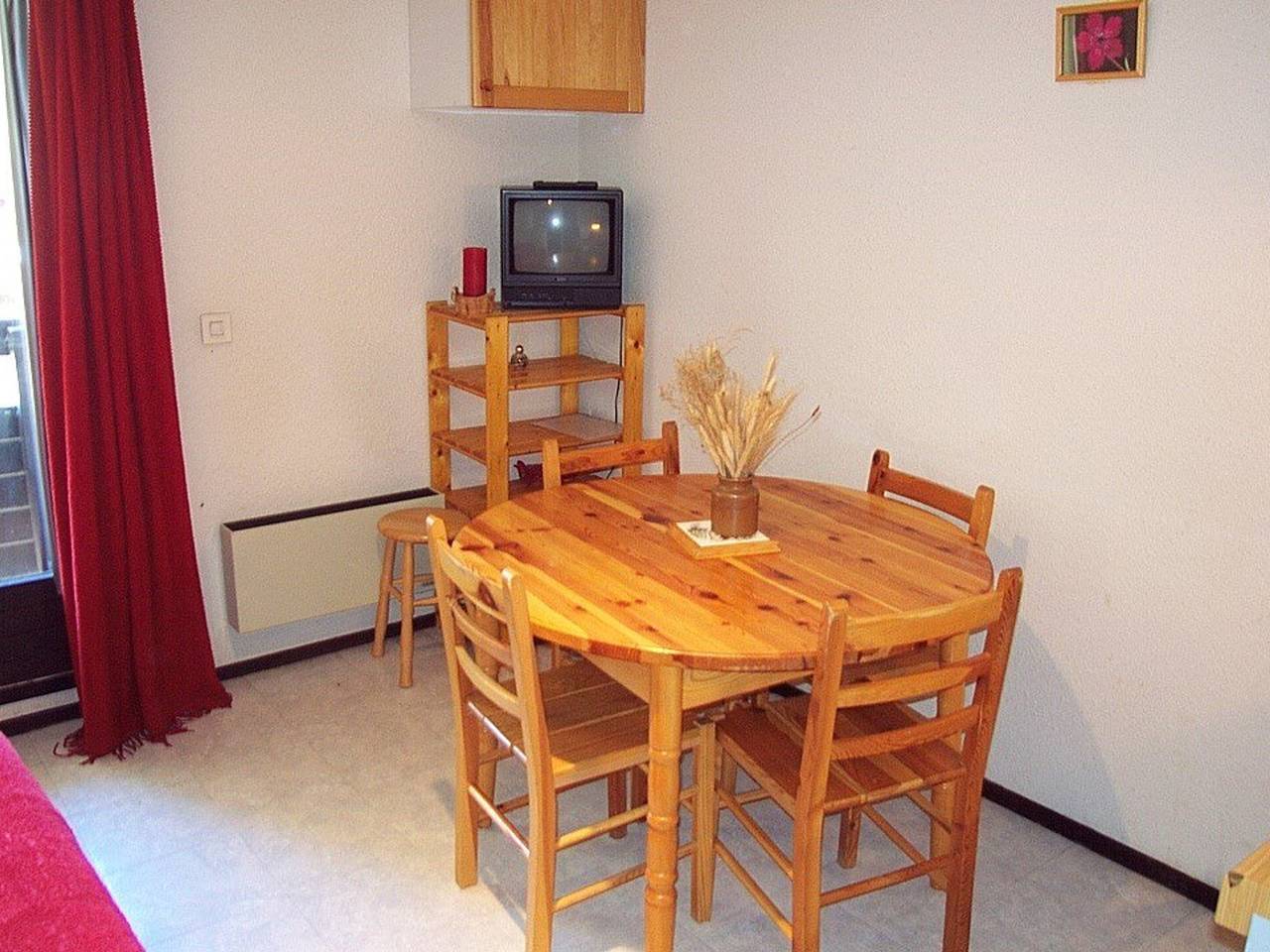 Appartement entier, Appartement Vars Ste Marie - 2P+coin montagne, 4 couchages, balcon Ouest, proche pistes in Vars (station de ski), Vars